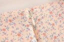 Jupe fleurie pour femmes avec doublure Coupe droite et ajustée Fente à l'arrière Motif délicat sur fond rose clair Coton avec polyester 2