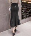 Jupe midi en jean pour femmes avec taille haute en coupe sirène Ouverture à l'avant Fermeture éclair à l'arrière Surpiqûres contrastées Coton 3