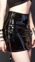 Jupe mini brillante pour femmes avec taille haute Fermeture éclair métallique sur toute la longueur à l'avant Coupe ajustée Propriétés matelassées 1