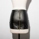 Jupe mini femme en simili cuir Coupe ajustée Fermeture éclair au dos sur toute la longueur Finition noire brillante Taille intégrée Ourlet droit 3