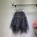 Jupe noire pour femme avec siège en denim et tulle superposé Pointes asymétriques Ceinture avec boucle Boutons et ourlet effiloché Denim 3