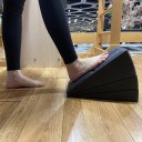 Justerbar kileblok til yoga og squats. Skrå måtte til at strække lægge og ben. Styrker underekstremiteter. 6