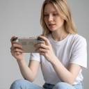 Kannettava pelikonsole 4,7 tuuman LTPS-näytöllä ja kahdella 3D-joystickillä Android 13 -käyttöjärjestelmällä, AI-avustajalla 6