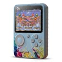 Kannettava retro-pelikonsoli, jossa on 3" värillinen LCD-näyttö 8-bittisiin peleihin, ladattava akku ja 6–8 tunnin käyttöaika yhdellä 5