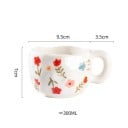 Keramický hrnček s jemným kvetinovým dekorom 300 ml rozmery 9,5 × 7 cm dekoratívne prevedenie pre kávu čaj aj každodenné používanie 2