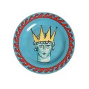 Keramický talířek dekorativní průměr 20,3 cm keramika modrý s motivem postavy s korunou pod šálek a servírování 1