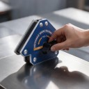 Kikapcsolható hegesztőmágnes FM3-S 45, 90 és 135 fokos szögekkel Teherbírás 15 kg Méretek 12 x 8,1 x 3,6 cm Kék Műhelybe 5