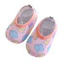 Kinderschoenen op blote voeten 5
