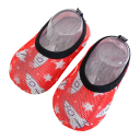 Kinderschoenen op blote voeten 6