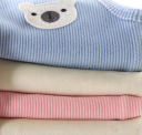 Kinderweste mit Futter Herbst- und Winterwarme Jacke für Jungen und Mädchen Samt Weste mit Knöpfen und Tasche mit Bärenstickerei und Bild eines Teddybären 2