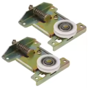 Kladky pro posuvné dveře s pružinovým mechanismem a vodicím kolečkem, kov a plast, zlatý pozinkovaný povrch, náhradní díl 1