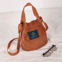 Kleine Damenhandtasche aus Polyester Gerippte Oberfläche Zwei kurze Griffe Langer Riemen über der Schulter Textilapplikation Abmessungen 21 3