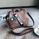 Kleine Damenhandtasche für die Hand und über die Schulter aus PU-Leder 24 x 19 x 12 cm Kofferform mit kurzem Griff Anhänger mit Stern 5