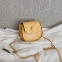 Kleine dames crossbody handtas met klep aan een gouden ketting Halfronde vorm met ronde knop Gemaakt van PU-leer en polyester Geschikt 6