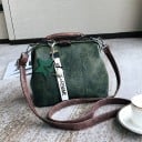 Kleine damestas voor hand en schouder van PU-leer 24 x 19 x 12 cm Koffer vorm met kort handvat Hanger met ster en kraal 6