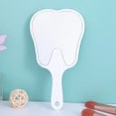 Kleurrijke handspiegel in de vorm van een tand, kleine spiegel voor tandheelkundig onderzoek en make-up, draagbare spiegel met handvat 3
