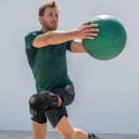 Kolenní bandáž NEENCA s bočními stabilizátory obvod 62 až 66 cm velikost 3XL měděné klouby i paměťová pěna černá na sport a rehabilitaci 2