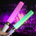 Koncertní svítící tyč ruční lightstick s měnícími barvami délka tyče 25 cm plastová na 3 AAA baterie na koncerty párty a narozeniny 2