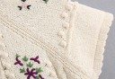 Kort dametrøje med broderi 4