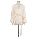 Korte jurk met ballonmouwen en strikbandje bij de hals. Geplooide rok met wikkeleffect. Licht vloeiend materiaal. Elegante mini-jurk. 9