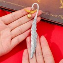 Kovová záložka do knihy s motivem pírka a zlatým přívěskem Elegantní záložka s řetízkem pro každodenní čtení 6