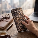 Kryt pro Samsung Galaxy A57 s potiskem leopardích skvrn Ultra tenký a odolný Matný povrch Hnědá a černá barva Vyvýšená ochrana fotoaparátu 3