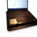 Kühlpad für Laptops B0 13 bis 17,3 Zoll mit Ventilator 4200 U/min und klappbarer Stütze ohne USB-Hub schwarz mit rotem Streifen für den Tisch 2