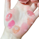 Kulatá gel-krémová tvářenka 4,6 x 3,9 x 3,8 cm Hydratační vrstvitelná kuličková tvářenka na tváře i oči Zářivý efekt bez křídového vzhledu 5