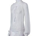 Kvinde hvid bluse med synlig skulder 2