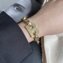 Kvinders massive armbånd med et bogstav 1