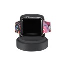 Ladeständer für Apple Watch Runde Halterung für Ladepad Kabel geführt durch die Basis Uhr steht auf der Seite mit dem Display nach vorne 10