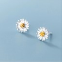 Ladies' Daisy Stud Earrings 1