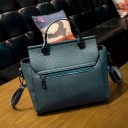 Ladies' handbag for hand or shoulder with a flap Textured artificial leather Top handle and detachable strap with carabiners 24 x 12 x 18 cm 2