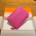 Ladies' small wallet made of genuine leather Zip fastening Grained surface Leather pull tab on the zipper Rounded corners Compact dimensions 13 x 3