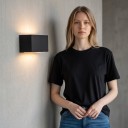Lampada da parete LED 24 W Classe di protezione IP65 Corpo quadrato in alluminio Due moduli Illuminazione verso l'alto e verso il basso Luce calda 3000 K Per facciate e ingressi 4