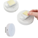 Lâmpada LED de parede branca com sensor de movimento 3000K Luz quente 1200mAh Recarregável Micro USB Rotação de 88° Base adesiva Sem fios 4