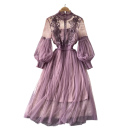 Lang blå kjole med blondebroderi og tylærmer Elegant todelt outfit med glat bund til midt på læggen 6