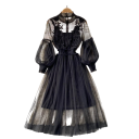 Lang blå kjole med blondebroderi og tylærmer Elegant todelt outfit med glat bund til midt på læggen 3
