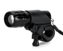 Lanterna dianteira para bicicleta com suporte para guiador Função zoom e 3 modos de iluminação Alcance de 100 m Duração até 6 horas Funciona com 3 1