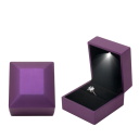 LED belyst ringæske 5,8 x 6,3 x 5 cm Luksuriøs smykkeudstilling Premium emballage til ring med indbygget belysning Elegant gaveæske til forlovelse 7