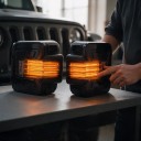 LED tylne światła z dynamicznym żółtym kierunkowskazem wersja EU, zestaw 2 szt., IP67, ABS i PC, dymione czarne, do Jeep Wrangler JK 2018–2025 4