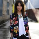 Leichte Damenjacke mit Blumen 1