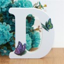 Letra decorativa de madera con mariposas 4
