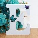 Letra decorativa de madera con mariposas 5