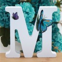 Letra decorativa de madera con mariposas 13