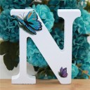 Letra decorativa de madera con mariposas 14