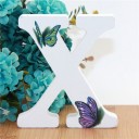 Letra decorativa de madera con mariposas 24