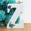 Letra decorativa de madera con mariposas 26
