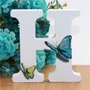 Lettre décorative en bois avec des papillons 8