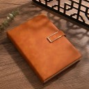 Libreta A5 retro colorida con cubierta de polipiel suave, 360 páginas. Adecuada para estudiantes y la oficina. Con marcapáginas y presilla para bolígrafo. 9